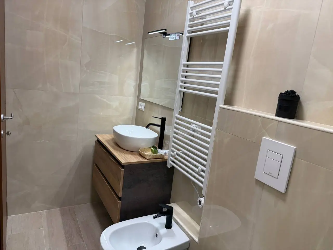 Camera 1 at The Moment, Bergamo — private bathroom