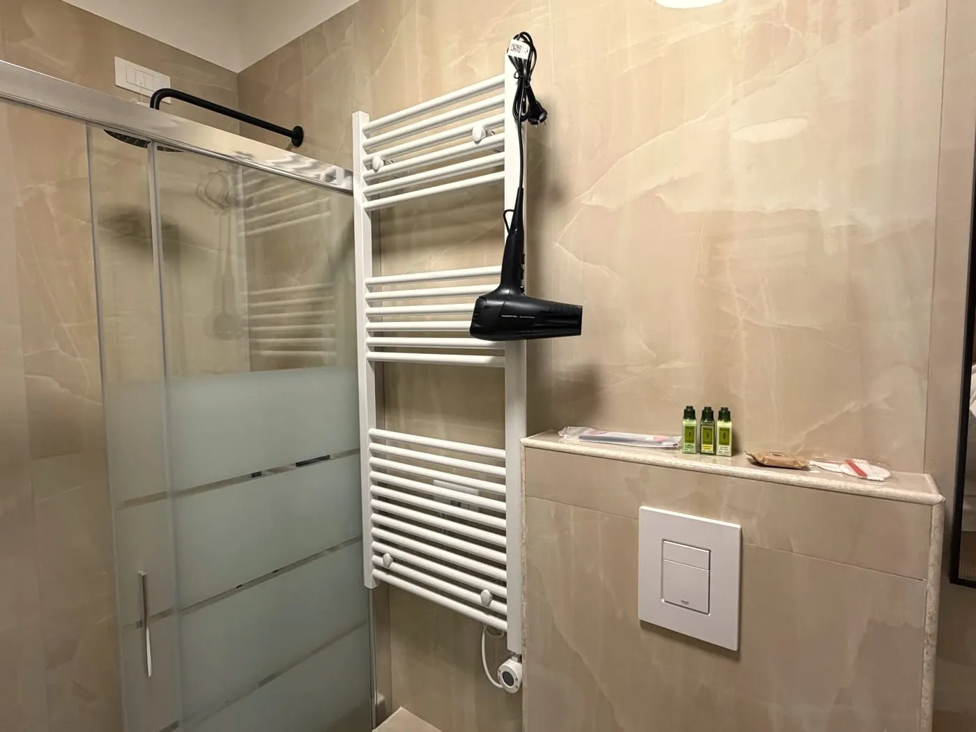Sera at The Moment, Bergamo — private bathroom