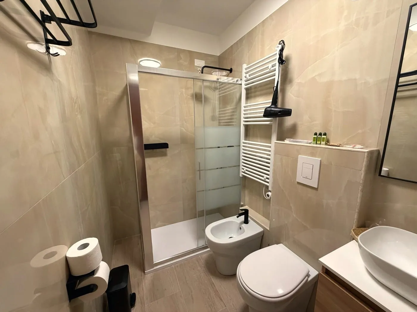 Sera at The Moment, Bergamo — private bathroom