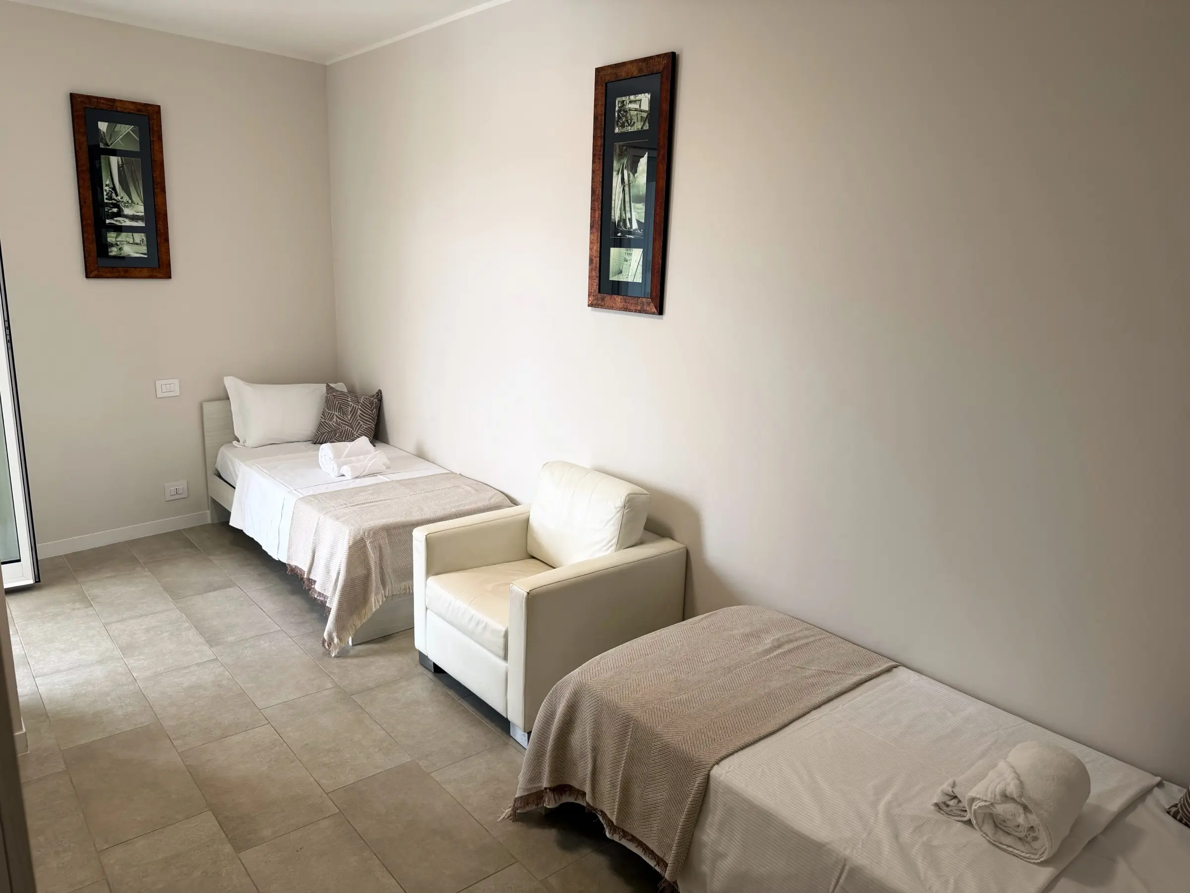 Twin bedroom